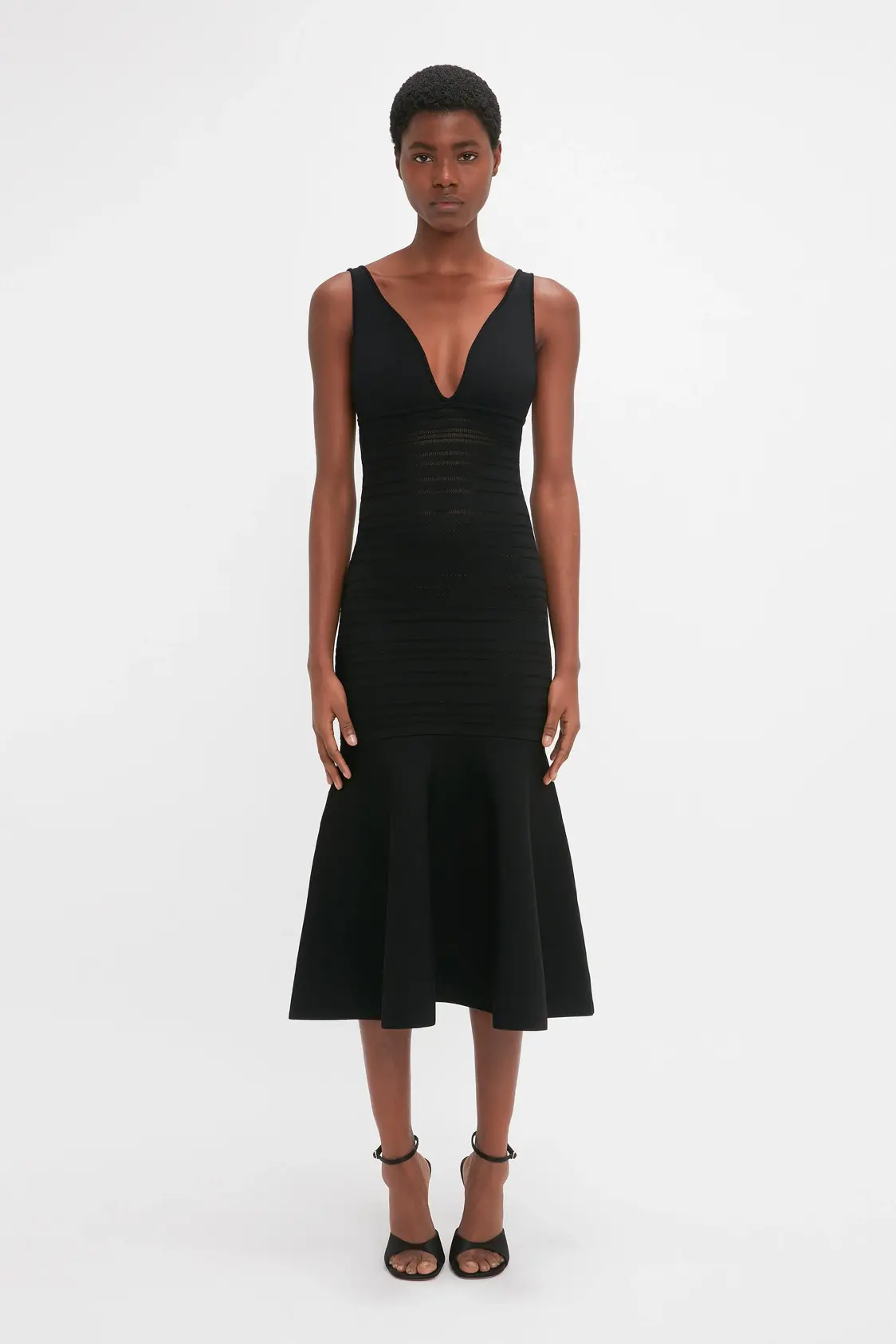 Vestido Cami Vazado com Detalhe de Armação em Preto